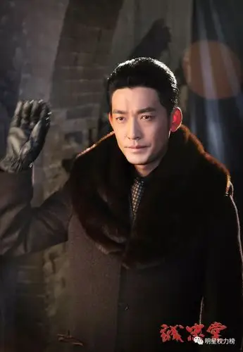 看似画风有些突变,只是跟其它老鲜肉相比,张博就是" 帝王专业户".