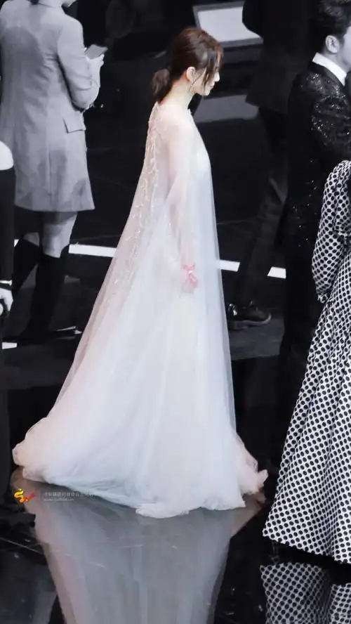 盘点2019时尚芭莎女明星红毯造型,又是谁的仙女裙撩拨了你的心?