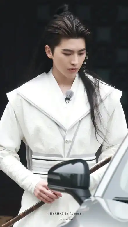 跑男路透蔡徐坤扮周瑜古装造型惊艳一身白衣仙气飘飘