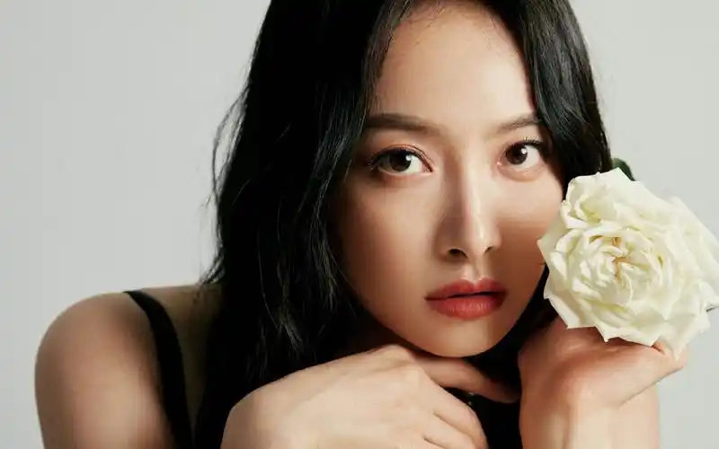 宋茜性感小黑裙写真桌面壁纸