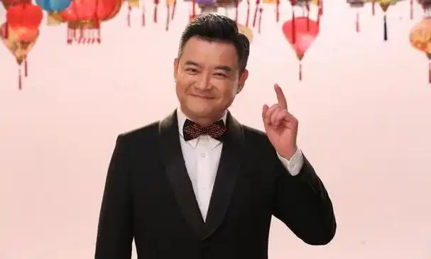 知名主持人李佳明:31岁去美国是为了深造,如今48岁仍在央视奋斗