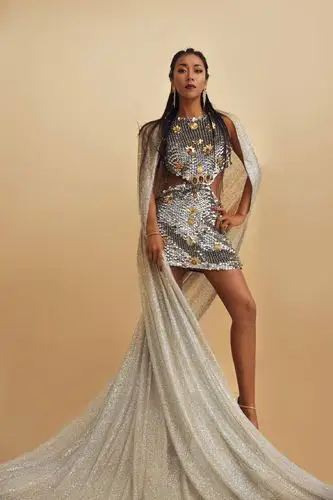 吉克隽逸镂空亮片裙酷飒写真图片29