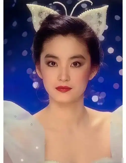 什么叫风华绝代看了林青霞关之琳的美照我悟了