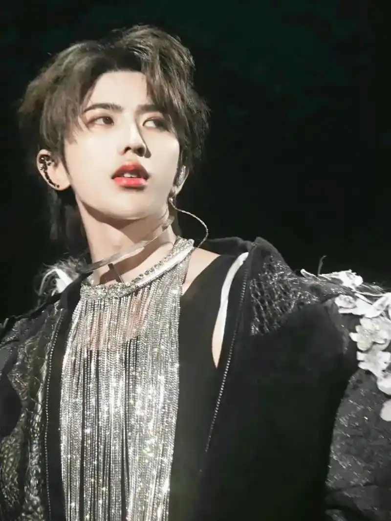 蔡徐坤照片高清大图 - 抖音