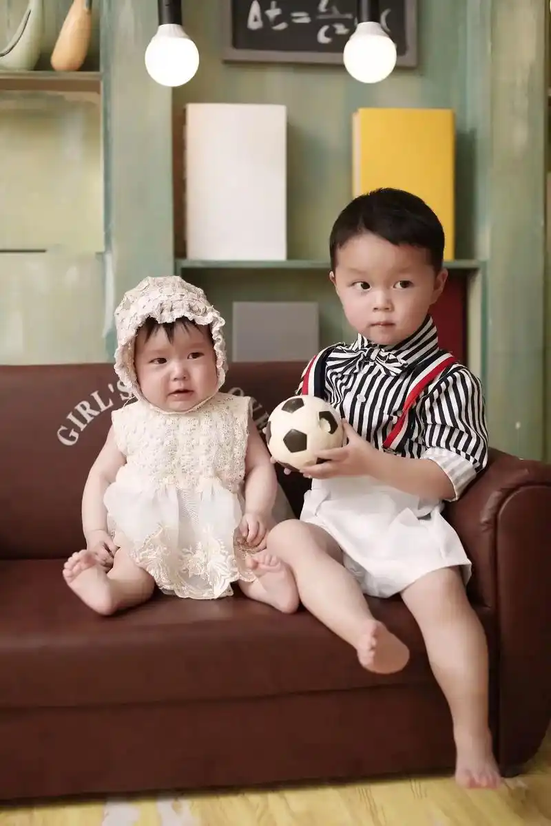 晚上失眠睡不着,就翻开你们从小到大的照片看,一直看,一直看, - 抖音