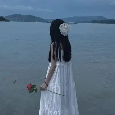头像图片站在海边女生高清有意境的头像女海边干净气质