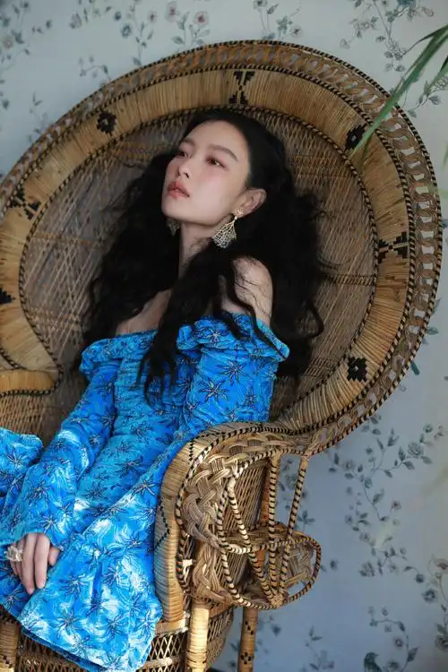 倪妮elle12月刊封面##倪妮海藻卷发