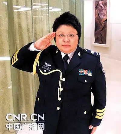 韩红军装照