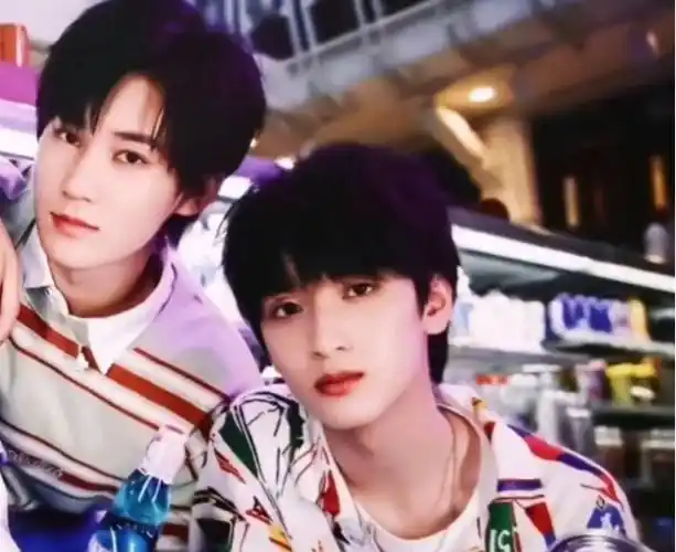 张真源和严浩翔什么时候认识的,两个人是竹马吗?