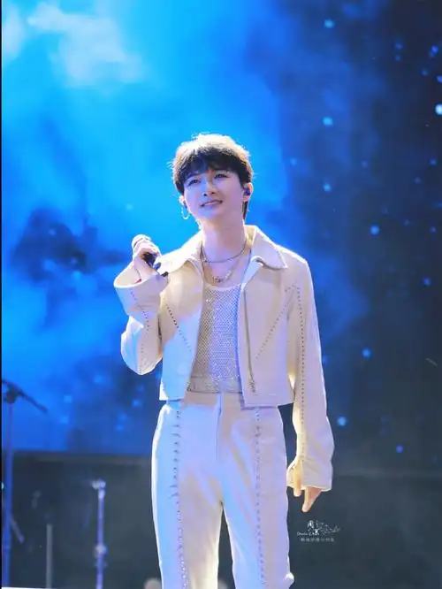 周深超话95#周深加盟广州草莓音乐节#【周深|「广州草莓音乐节」