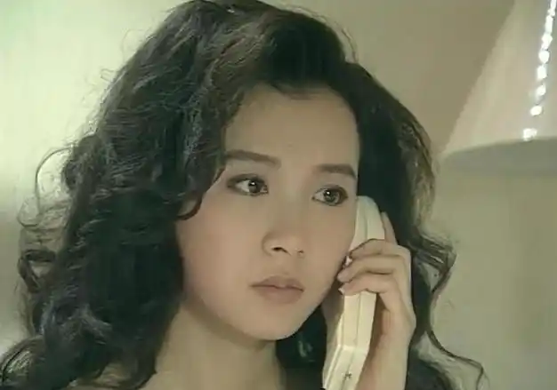 第二天看到萧蔷一脸精致的样子,瞬间脾气就上来了.