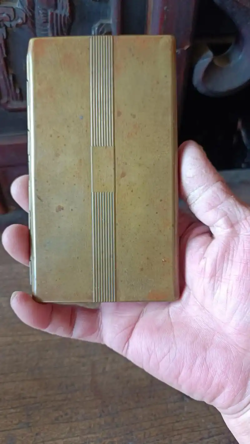 民国时期黄铜制夹烟盒子