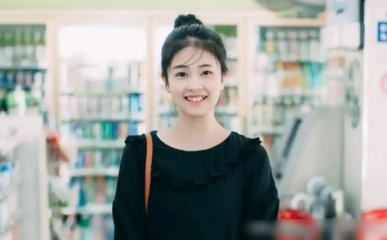 白鹿以前很清纯,很有灵气,初恋脸.