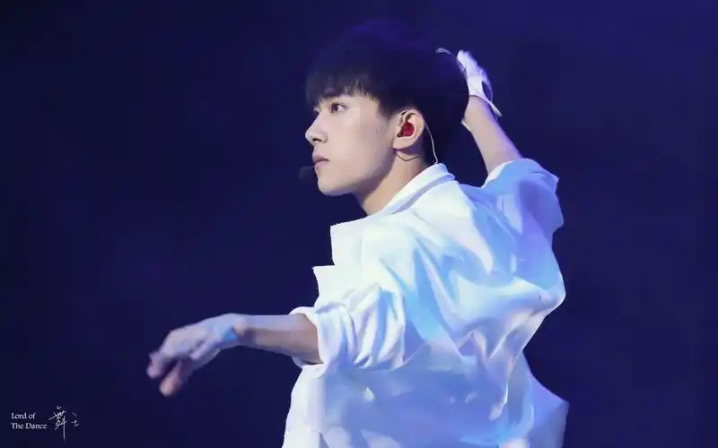 易烊千玺舞蹈混剪cakebytheocean