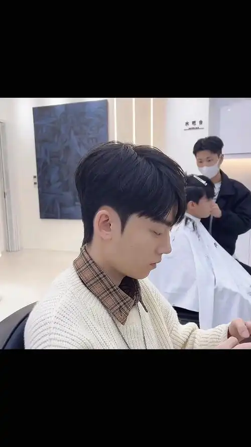 男生发型一款超自然的微分碎盖