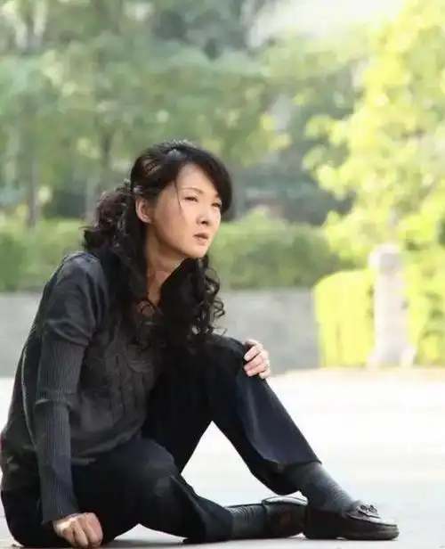 发生车祸后,对于自己能活下来感到感慨万分,并鼓起勇气向谢兰表白求婚