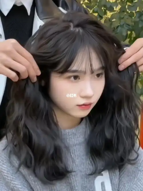 73圆脸,方脸女孩一定要烫的显脸小发型!