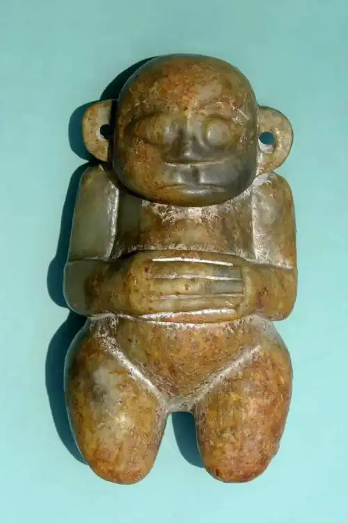 多姿多彩的红山文化《玉人》