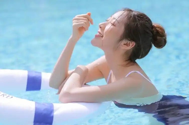 性感美女泳装湿身妩媚诱惑写真