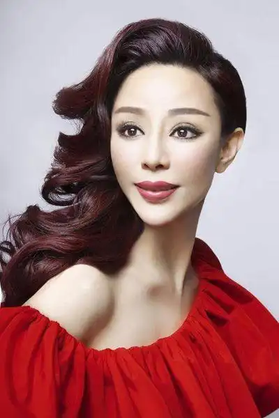 谢名《家》唱响回家之路 为大家拜年