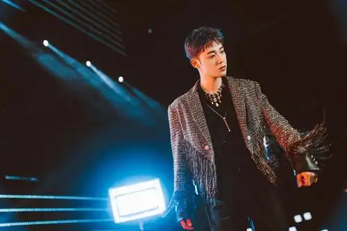 创造营二公吴宇恒《我管你》颠覆形象 展现超a舞台魅力