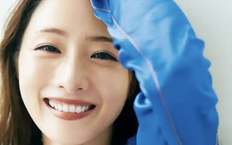 石原里美成熟御姐风高清桌面壁纸