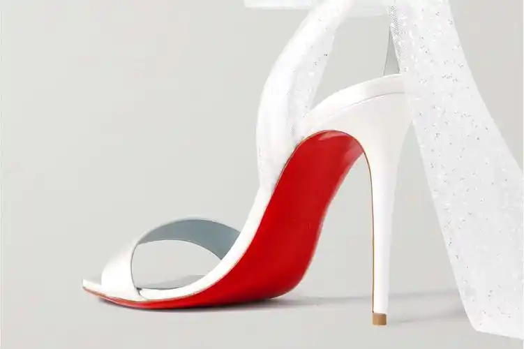 p data-id="gnbxe1ehbm">凉高是高跟凉鞋的简称,适合在夏天穿着,能