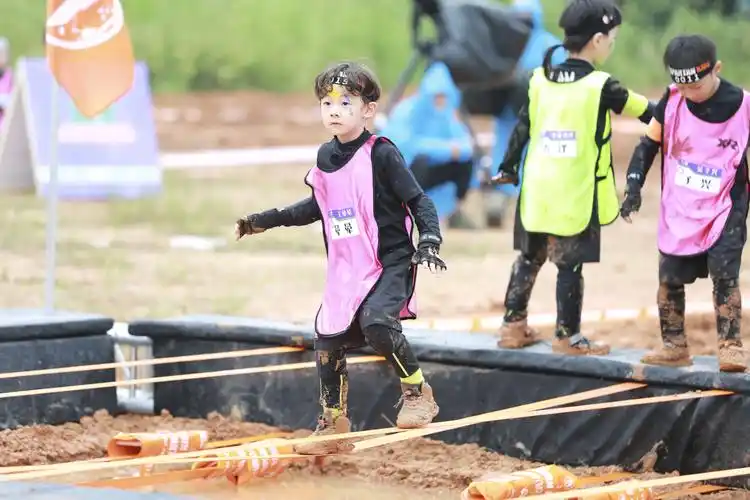 《小巨人运动会》陈立农被众人催生孩子 许佳琪帮孔雪儿追星树苗