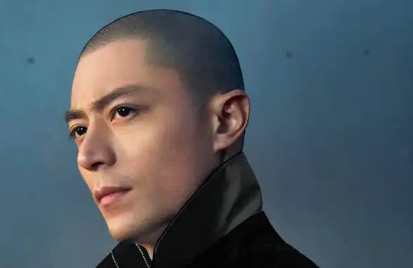 霍建华写真曝光网友光头也好帅