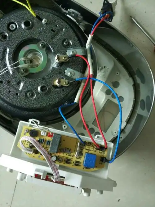 电饭锅红线和蓝线都有电源,怎么回事