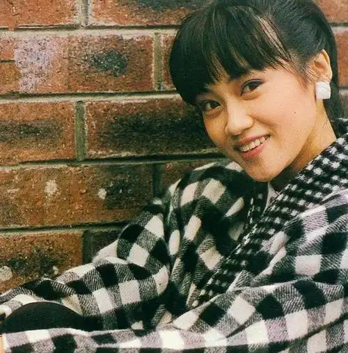 59岁陈安莹近照,身材发福双下巴明显,与男友相恋40年不生娃