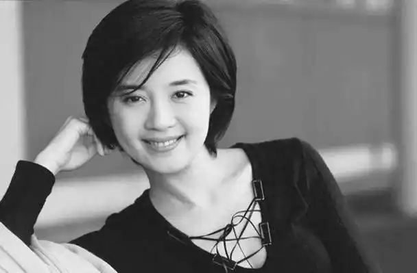 著名富豪丁健,抛弃妻儿娶许戈辉,前妻如今过成这样!