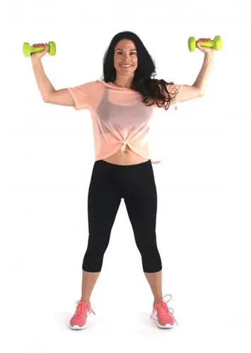 夏日女孩甩掉掰掰袖 紧实手臂做这6个动作