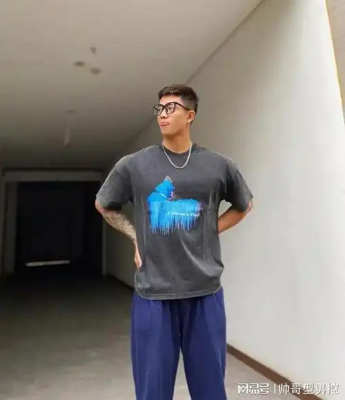 小哥哥的身材已经很让人羡慕了,而他186cm的身高,相信也是让不少小