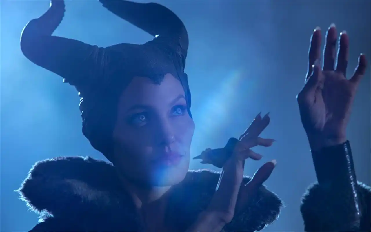 首页 桌面壁纸 欧美影视 电影《沉睡魔咒》性感女星安吉丽娜 朱莉人物