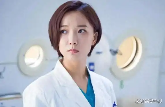 最近,演员王珞丹晒出了一组健身照,网友纷纷称赞其"姐姐太自律".