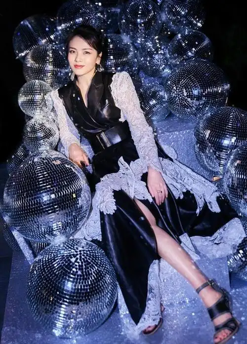 刘涛简直太惊艳了,一身黑色西装,尽显优雅高级气质|裙子|长裙|阔腿裤