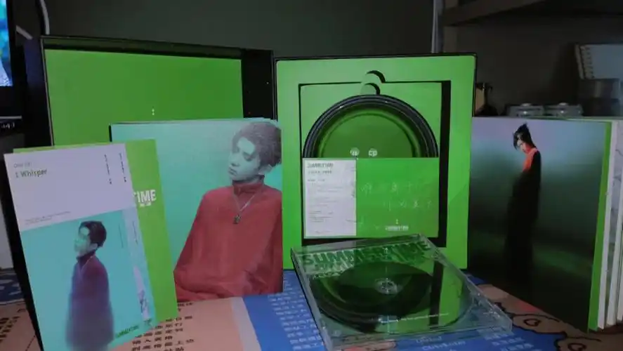 夏野了王源首张实体专辑到了