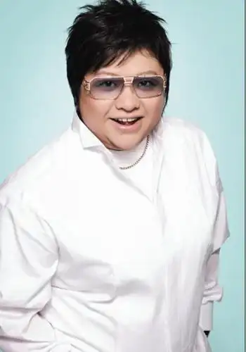 51            2月16日,歌手韩红在微博晒出回到故乡西藏的照片,韩红