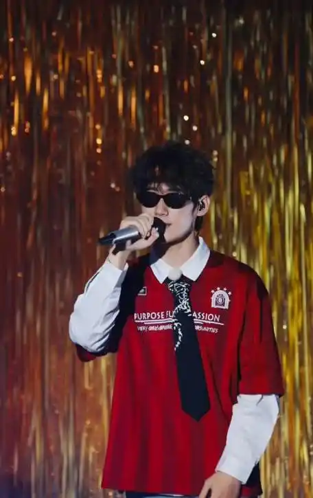 张真源跑男出渊首秀##奔跑吧舞台直拍