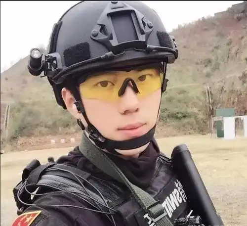 看了这些军人的真实照片,吃瓜群众调侃原来帅哥都上交国家了