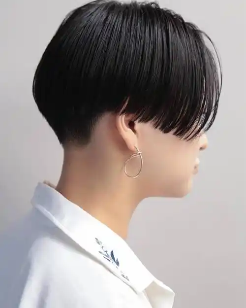 今日流行新风尚:后脖起发脚的女士短发_发型_女性_时尚