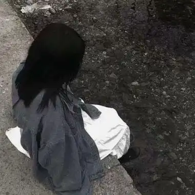 丧丧的头像女生版 精选高冷微丧的气质女生头像