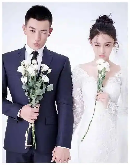 名人夫妻私密昵称,大明星给妻子取泡泡,何捷称张馨予如小孩.