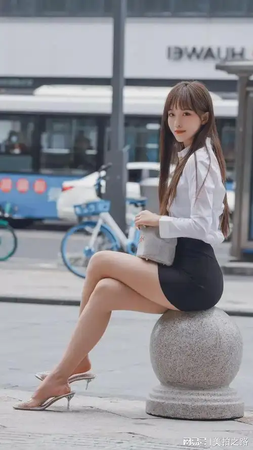 白衬衣超短裙大长腿又长又直