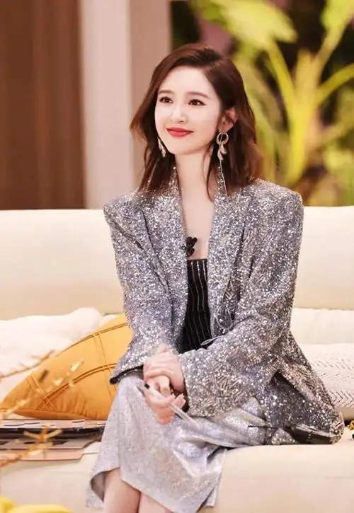 美女演员唐艺昕恋综半熟恋人最新剧照出炉啦姐姐好闪