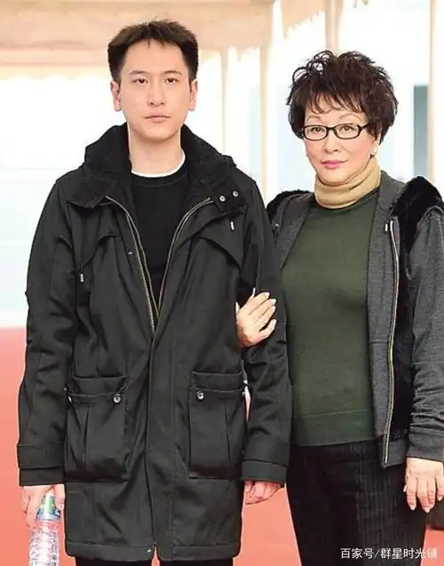 父亲留下133套房如今每套市值约2亿国民老公汤珈铖的故事