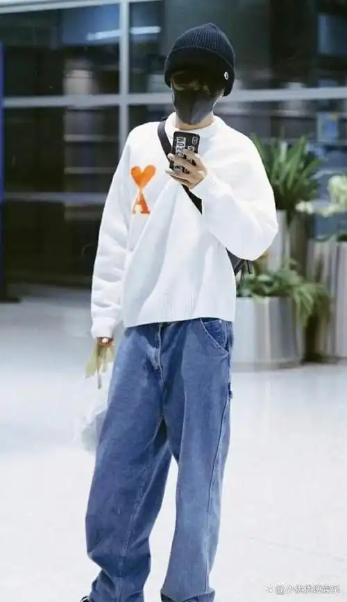 简直人见人爱呀,肖战不拍电视剧路人视角都是这么阳光帅气大男孩