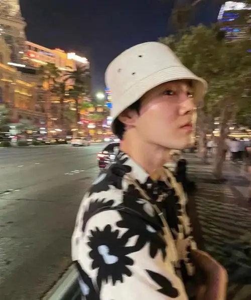 0515金俊勉ins更新一则女友视角