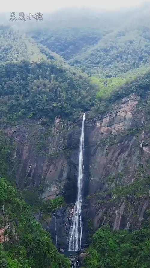九江庐山秀峰瀑布.秀峰之美在于飞流直下三千尺.